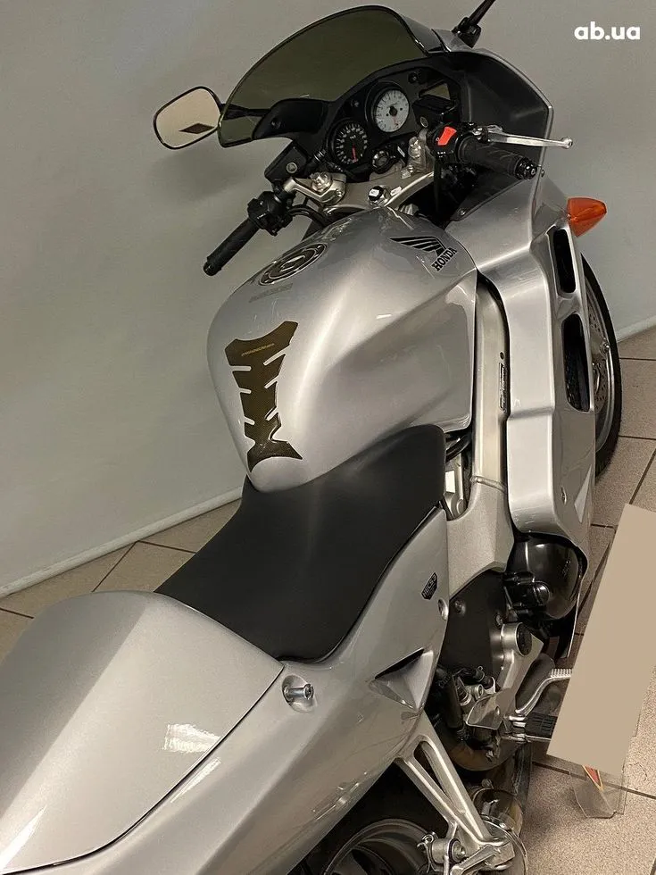 Honda VFR Image 5